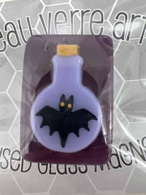 Beau Verre Art Needleminder - Bat Potion