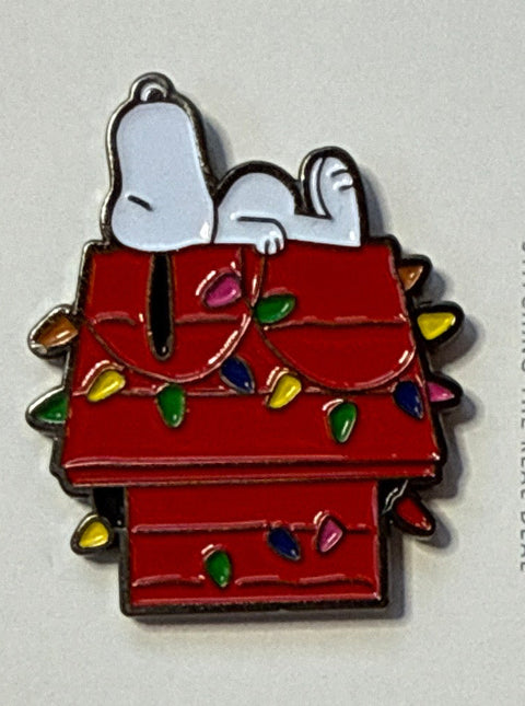PEANUTS Snoopy on Doghouse Needle Minder
