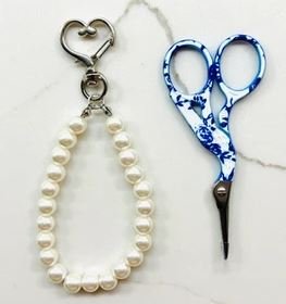 Scissors with Pearls 